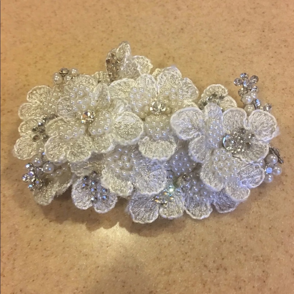 Clip in ivory hair accessory with pearls